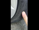 ヒビが入った古いタイヤ〔新車購入時に履かれていた新車装着タイヤのエナセーブEC300+〕