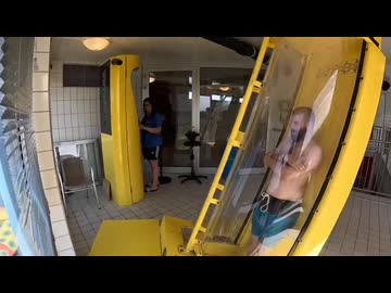 ホモと見る設計ミスで人が閉じ込められるウォータースライダー