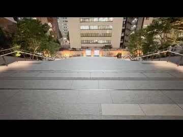 『ニュウマン高輪』“危険”と話題の階段 開業初日の様子