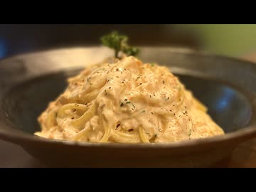 【アプデして更に最高】シャケクリームパスタを作る、妻のしもべ