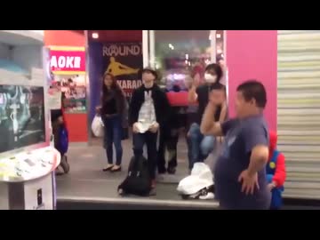 ホモと見る観客に見守られながら音ゲーをする陽キャ