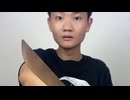 ホモと見る手品の仕掛けを次々と暴く少年