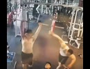 ホモと見るジムで調子に乗って報いを受けるビルダー