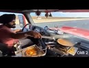 ホモと見る運転中に料理するインド人