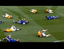 ホモと見るみんな痛そうに試合をするサッカー選手