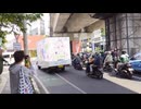 やじゅまんと見る町中を大音量で走る謎の車