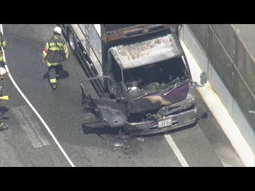 水揚げされたイカを輸送していたトラックが炎上　福岡都市高速上りの百道～天神北が通行止め