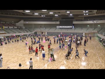 鈴の音を頼りに声をかけ合う「ふうせんバレーボール」大会　発祥の地・北九州市で開催　障がいの有無を超えて交流