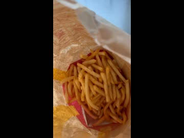 8月20日 マクドのポテトをシャカシャカする