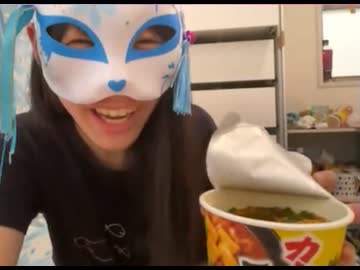 ぃ力にゃ　念願のカレーみそきんを食べるも1口目からむせて鼻から麺を出す