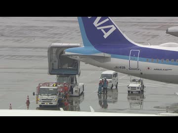 福岡発新千歳行きのANA機にタラップ車が接触　乗客と乗員187人は無事