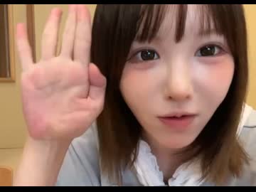 鈴木働かない　胸ビレで器用に歯みがきをするコブダイちゃん
