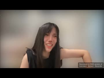 いかにゃ　自身のわきのにおいをかいで思わず絶句する