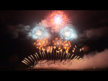 【茨城県境町】【2026】第39回利根川大花火大会 「The Golden Moment [㈱丸玉屋小勝煙火店]」「全身全火 [㈱ワキノアートファクトリー]」