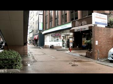 未明の路上で25歳女性が刺されて重傷負った殺人未遂事件　職業不詳の52歳男を逮捕　「意味がわからないし、知りません」容疑を否認