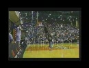 ド派手なダンクを決めるダンクシューター