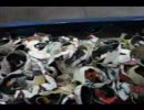 サッカーボールを大型シュレッダーで粉砕