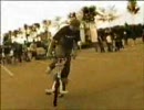 BMX フラットランド 回ったり跳んだり