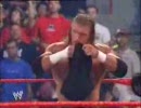 へたれヒール王者のお仕事：WWEのＨＨＨ選手の目隠し鬼さん手の鳴る方へ