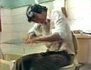 トイレの便座に強力接着剤、座った男性が便器ごと病院へ搬送される