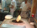 愛・地球博（愛知万博） バングラデシュ館でのナン作り